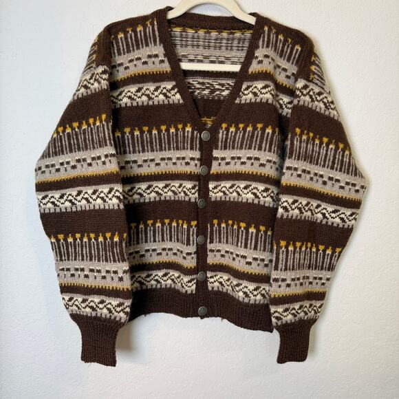 unknown Sweaters - Vintage Women's Cardigan Sweater with Silver Tone Buttons
